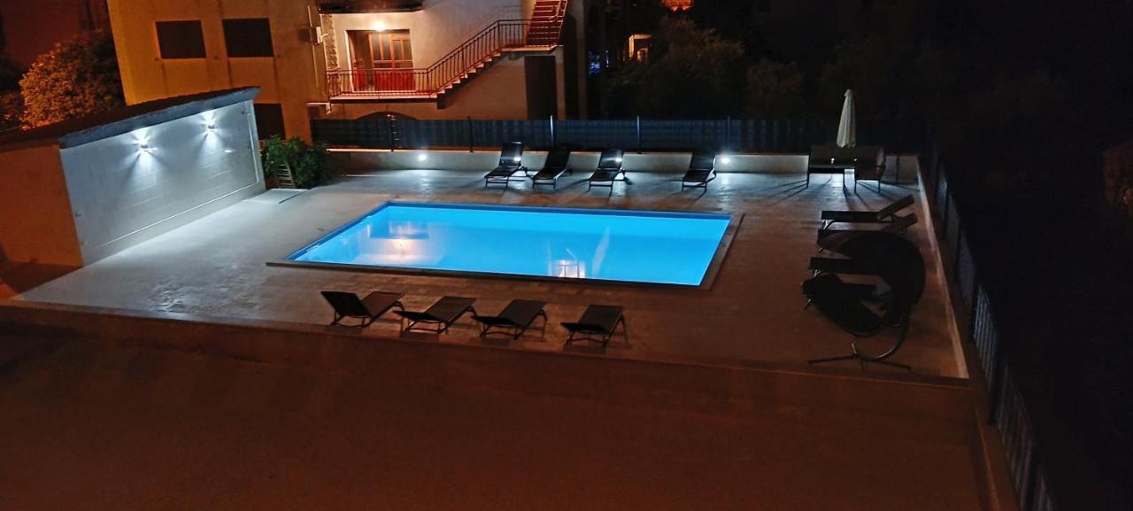 Apartmani Beran Seget Vranjica Exterior photo