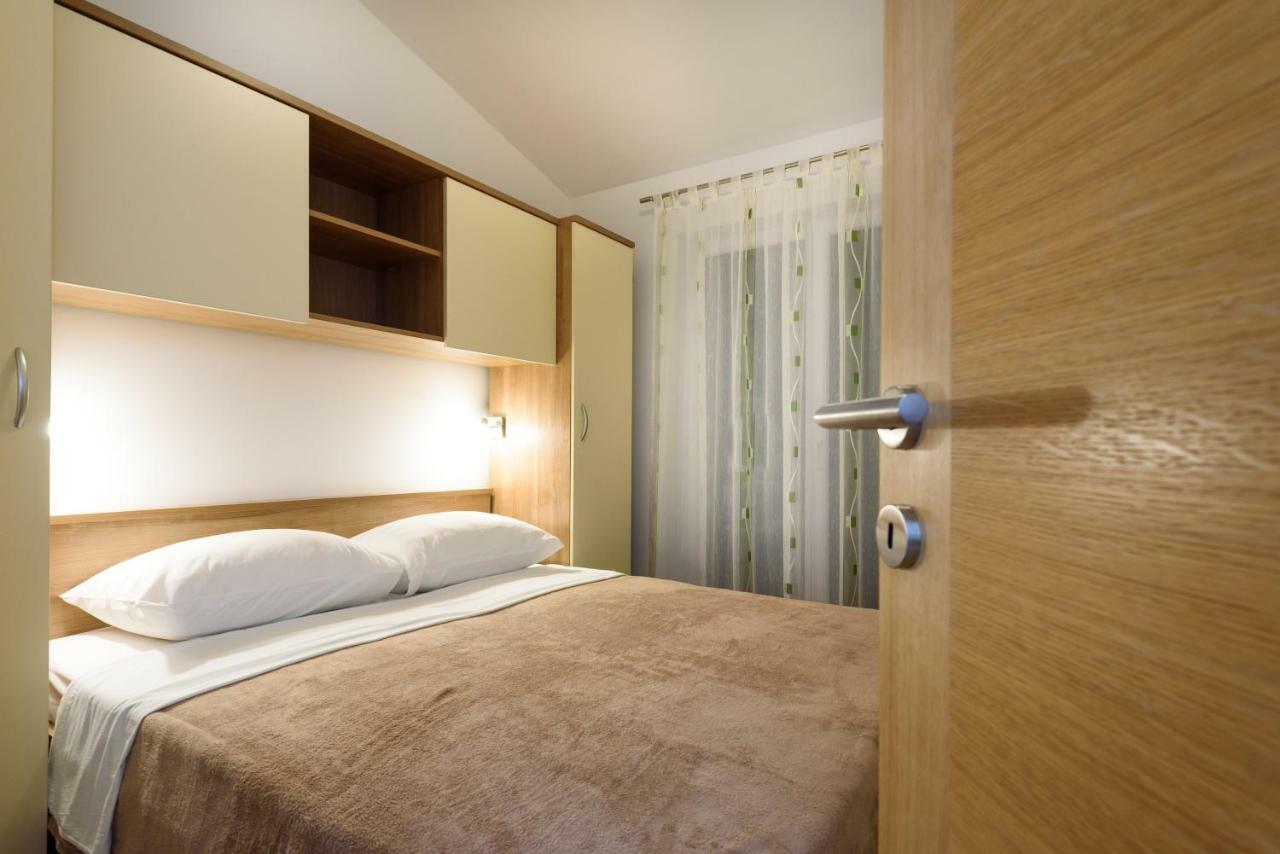Apartmani Beran Seget Vranjica Exterior photo